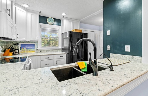 Southern Shores House | ⭐️New Listing⭐Pool opens mid Apr, HOA Pkg Pass, Dogs ✔️, Beach Chairs🌊☀️🐬