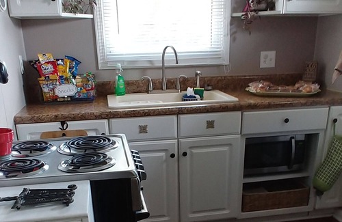 Lenoir Cottage | NEW LISTING ♥ Quiet Cottage Nestled in the Foothills - Pet Friendly! ♥