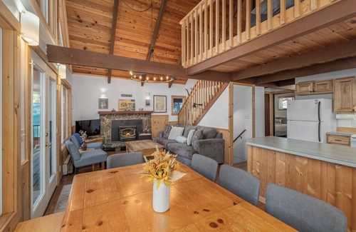 Ardenvoir Ski Chalet | New Listing! River, Hot Tub, WIFI, Deck. BBQ. Dogs