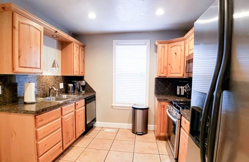 Liberty Wells House | NEW LISTING! Spacious Sugarhouse 4bd 3bth Home+Fully Fenced Yard+Gazebo+Hot Tub!