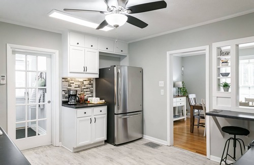 Northeast South Bend House | NEW LISTING! Walking distance to Notre Dame, 3BR - 1.5BA House. Go Irish ☘️💙☘️