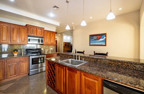 Panama Beach Condo | New Listing! Well appointed 3 bedroom Condo with Expansive Ocean Views
