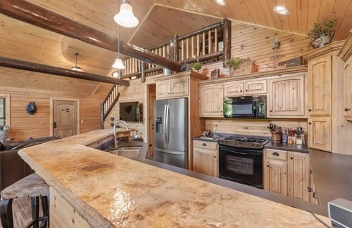 Eucha House | NEW! Lodge Style Grand Lake 6-bedroom Cabin & Private Dock. Great for families.