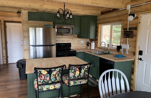 Meadow View Heights Cabin | New Log Cabin - 3 bed 2 bath with 180 degree unobstructed views