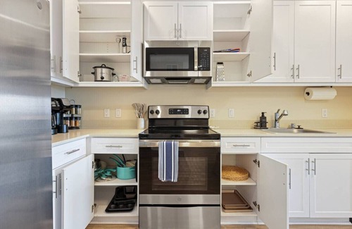 North Park Apartment | NEW LUX Modern Retreat | Views | Parking | Workspaces