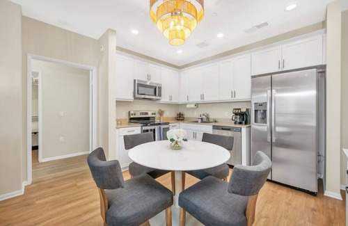 Normal Heights Apartment | NEW Lux North Park Gem~King Beds~Workspaces~Parking~Central Location!