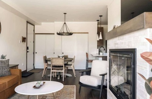 Fraser Condo | New Luxe Condo | Hot Tub | Minutes to WP! | Fraser