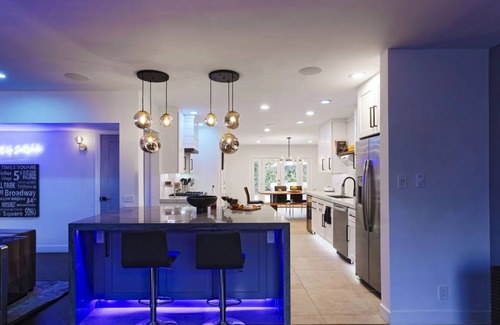Village Grove House | NEW! Luxe Retreat Heated Pool Spa Fire Pit Mins to Old Town