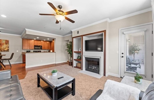 Reno/Tahoe Airport Apartment | New Luxurious 1BR Apartment Heated Pool, Spa & Sauna