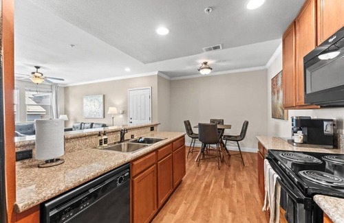 Reno/Tahoe Airport Apartment | New Luxurious 1BR Apartment Heated Pool, Spa & Sauna