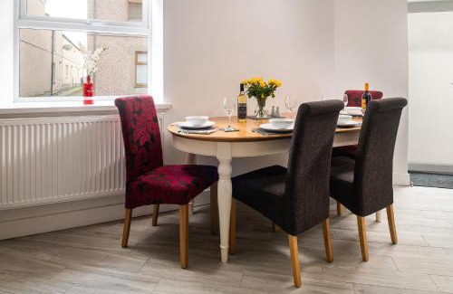 Penygroes House | NEW Luxurious Escape Charming Dog Friendly Cottage