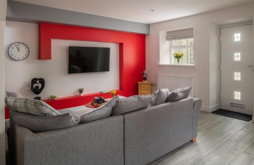 Penygroes House | NEW Luxurious Escape Charming Dog Friendly Cottage