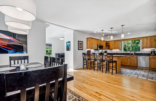 Quechee House | New! Luxurious Escape, Hot Tub | Quechee Meadows