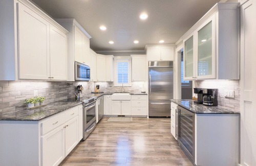 Rockaway Beach House | NEW Luxurious family-friendly coastal home w/beach access. Dogs allowed!