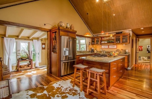 Kamuela House | -NEW- Luxurious well appointed Hawai'i home with spectacular Mauna Kea Views