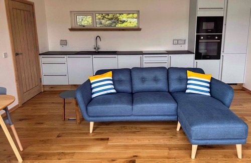 Gairloch Cabin | New Luxury 1 bedroom house with breathtaking ocean + mountain views. West bothy