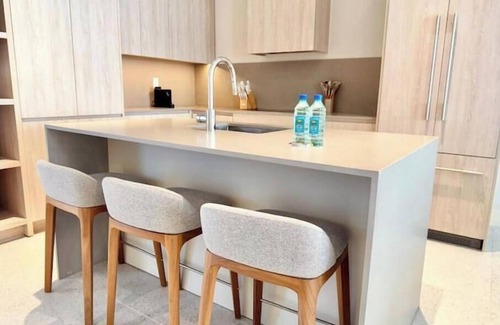 Westwind Apartment | New Luxury 3bd - Gated - Pool Beach and Gym access - Up to 6 people - Quiet Area