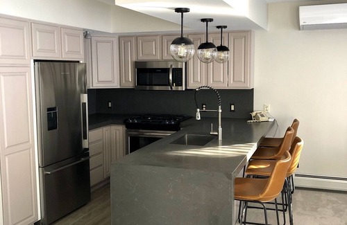 North Troy Condo | New! Luxury 5 bedroom