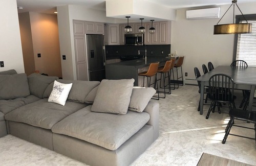 North Troy Condo | New! Luxury 5 bedroom