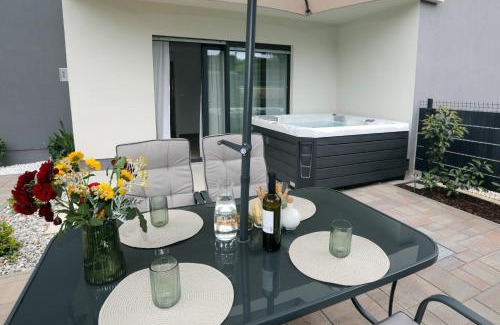 Vintijan Apartment | New luxury air-conditioned apartment, with jacuzzi, free parking and gardens