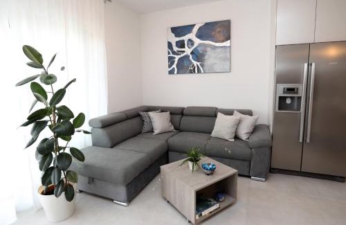 Vintijan Apartment | New luxury air-conditioned apartment, with jacuzzi, free parking and gardens