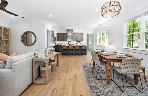 Saint Simons Island House | New Luxury Beach House! 300 feet to beach, walk to Crab Daddys, Brewery, & Shops