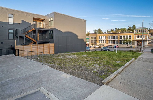 Friday Harbor Condo | New Luxury Condo! Downtown Friday Harbor! HVN 303
