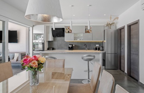 Srinjine Villa | NEW Luxury Family Villa Tanicius, heated pool,gym,4 en-suite bedrooms