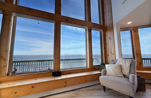 Town of Ledyard House | *NEW* Luxury Lakefront Retreat | Huge Dock!