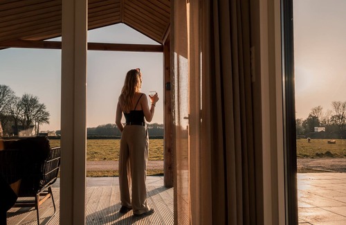 Hoogersmilde Ski Chalet | New Luxury Lodge with Meadow View - near National Park Drents-Friese Wold!