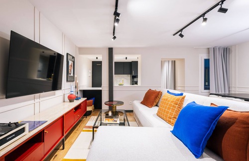 Sol Apartment | New, Luxury, quiet, 4 en-suite bedrooms + balcons near Gran Via, private patio