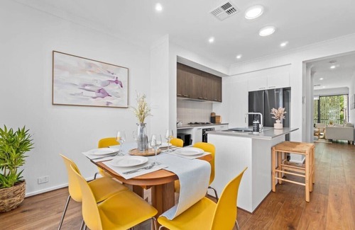 Walkerville House | New Luxury Stylish Elegant Townhouse for Families