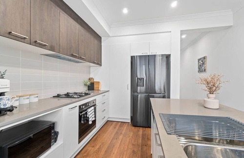 Walkerville House | New Luxury Stylish Elegant Townhouse for Families