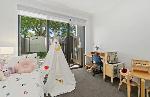 Walkerville House | New Luxury Stylish Elegant Townhouse for Families