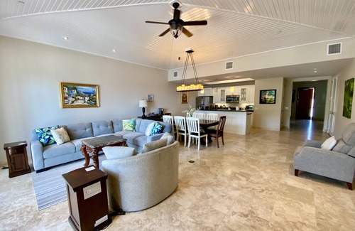 Hart Bay Villa | New Luxury Villa on the Beach, Spa, Kayaks, SUPS, Snorkel, NO STAIRS, Near Town