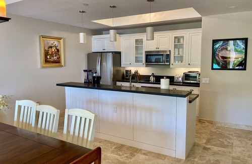 Hart Bay Villa | New Luxury Villa on the Beach, Spa, Kayaks, SUPS, Snorkel, NO STAIRS, Near Town