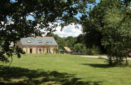 Camors Cottage | NEW management 2025. Homely detached cottage 1 acre of private garden with pool.