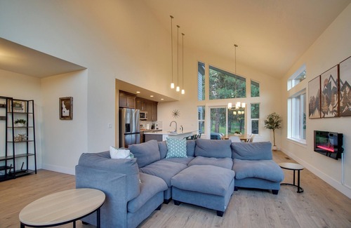 New Meadows House | New Meadows Golf Resort Vacation Rental w/Hot Tub