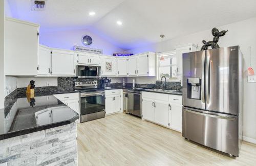 Tucumcari House | New Mexico Smart Home with Private Yard and Grill