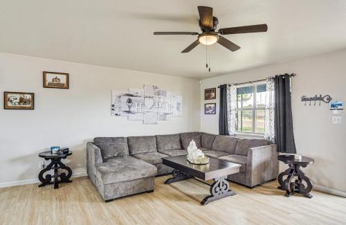 Tucumcari House | New Mexico Smart Home with Private Yard and Grill
