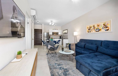 Gold Coast Condo | NEW Modern 1BR 1BA @ Gold Coast Pool *GYM* Tennis
