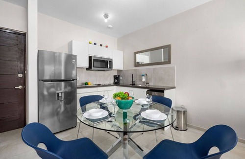 Gold Coast Condo | NEW Modern 1BR 1BA @ Gold Coast Pool *GYM* Tennis