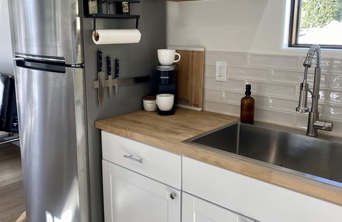 Templeton House | NEW Modern Bungalow In the heart of 46 West Wineries- but in town