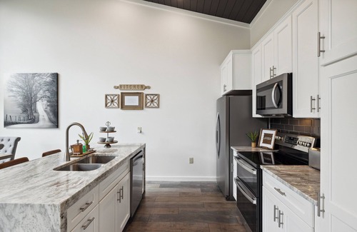 Chalet Village North Cabin | New Modern Cabin: Fire Pit, Hot Tub, WiFi, High-End Decor and Amazing Game Room