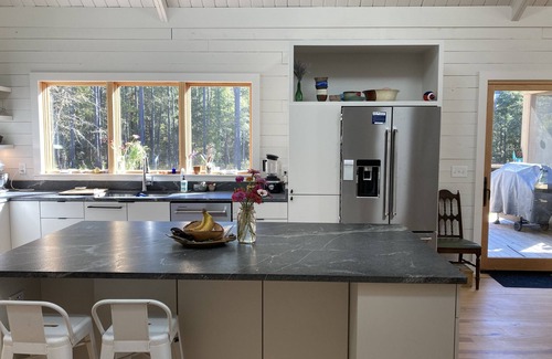 Oxford House | New Modern Cabin in peaceful setting with porches