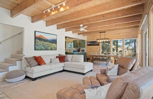 Tamarack Resort House | New Modern Cabin w fireplace Hot Tub Sleeps 12