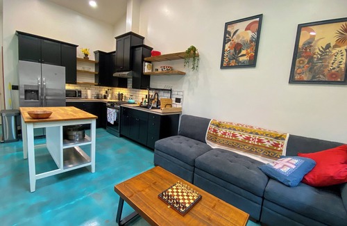 Pacific House | New, modern, close to town, country-feel