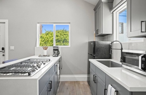 Clarkdale House | New Modern Cozy Guest House Free Parking Pet Friendly