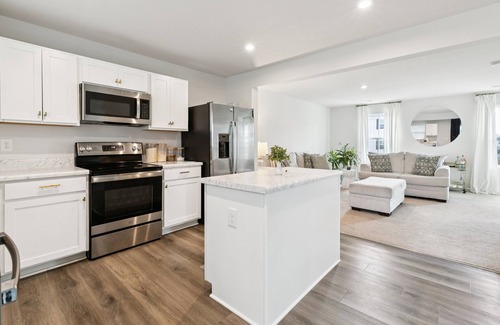 Berea House | NEW! Modern DownTown Retreat Near Swamp Rabbit Trail