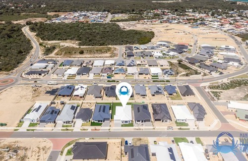 Dawesville House | New modern holiday home, sleeps 6, close to beach and estuary boat ramps